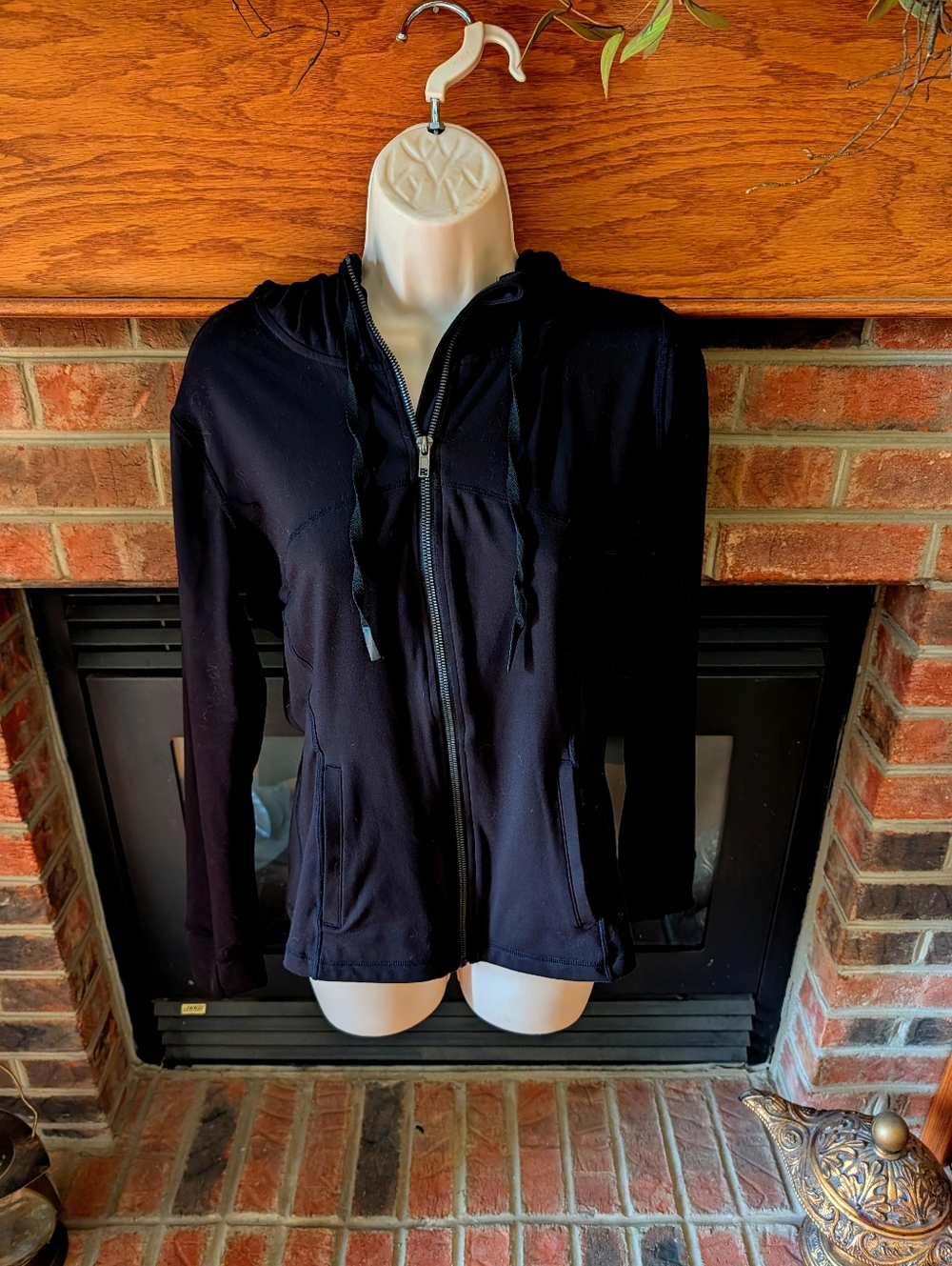 Love Tree Women's Black Zip-Up Hoodie Size Large